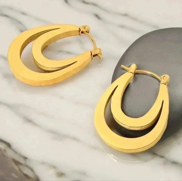 ποΈMinimalist U-Shaped Crescent Moon π Hoop Earrings - 316L Stainless Steel β¨ - Picture 9 of 13